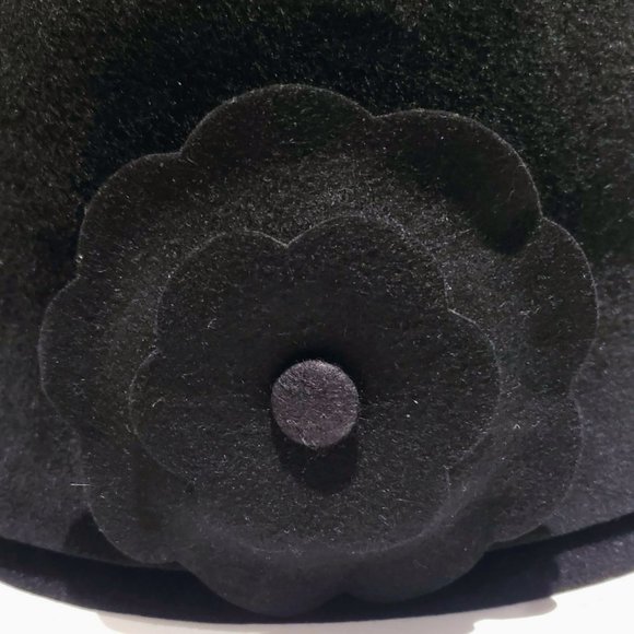 Rare CHANEL Black Fur Felt Double Brim Cloche Hat with Detachable Camellia - Picture 3 of 6